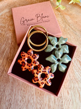Charger l'image dans la galerie, Kit/Cadeau « duo de pépites » - 2 pampilles + créoles(orange-kaki-doré)