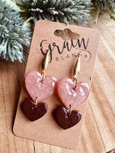 Charger l'image dans la galerie, Boucles résine 🤍 (rose-choco)