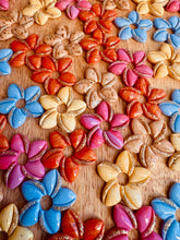 Charger l'image dans la galerie, Duo de pépites fleurs de Tiaré 🌺 (beige caramel)