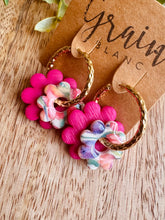 Charger l'image dans la galerie, Créoles double fleurs (créoles martelées dorées)