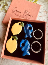Charger l'image dans la galerie, Kit/Cadeau « duo de pépites » - 2 pampilles + créoles- (bleu-jaune-argenté )