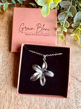 Charger l'image dans la galerie, Collier fleur haïtienne argenté