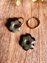 Charger l'image dans la galerie, Duo de pépites doubles mini fleurs (noire vert)