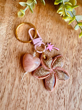 Charger l'image dans la galerie, Bijou de sac / porte-clés (rose)
