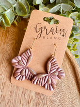 Charger l'image dans la galerie, Les polymères papillon 🦋 (vieux rose)