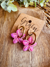 Charger l'image dans la galerie, Créoles fleur de Tiaré (rose créoles dorées )