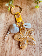 Charger l'image dans la galerie, Bijou de sac / porte-clés (doré -jaune)