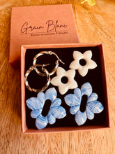 Charger l'image dans la galerie, Kit/Cadeau « duo de pépites » - 2 pampilles + créoles (blanc-bleu -argenté )