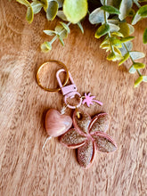 Charger l'image dans la galerie, Bijou de sac / porte-clés (rose)