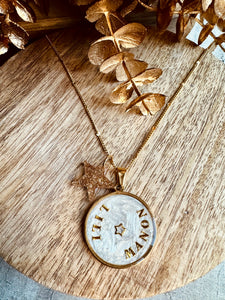 Collier médaillon personnalisé