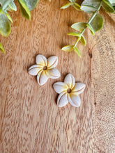Charger l'image dans la galerie, Duo de pépites fleurs de Tiaré 🌺 (crème cœur jaune)