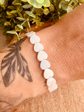 Charger l'image dans la galerie, Bracelet cœurs 💕 ( blanc )