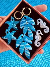 Charger l'image dans la galerie, Kit/Cadeau « duo de pépites » - 3 pampilles + créoles (bleu-crème-doré)