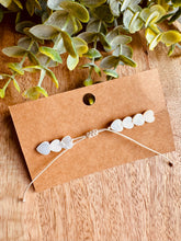 Charger l'image dans la galerie, Bracelet cœurs de coquillages