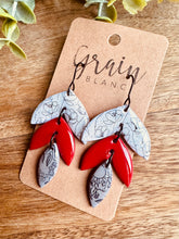 Charger l'image dans la galerie, Boucles d’oreilles en polymère (crème-rouge-gris)