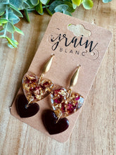 Charger l&#39;image dans la galerie, Boucles résine (fleurs séchées Bordeaux et doré)🤍