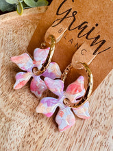 Charger l'image dans la galerie, Créoles &amp; fleurs (beige rose saumon )