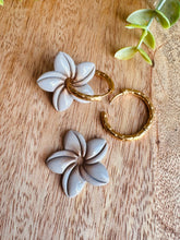 Charger l'image dans la galerie, Duo de pépites fleurs de Tiaré 🌺 (taupe cœur chocolat)