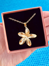 Charger l'image dans la galerie, Collier fleur haïtienne doré
