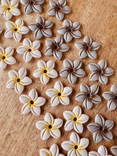 Charger l'image dans la galerie, Duo de pépites fleurs de Tiaré 🌺 (taupe cœur chocolat)