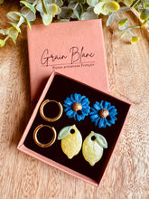 Charger l'image dans la galerie, Kit/Cadeau « duo de pépites » - 2 pampilles + créoles- (bleu-jaune-doré)