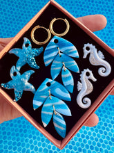 Charger l'image dans la galerie, Kit/Cadeau « duo de pépites » - 3 pampilles + créoles (bleu-crème-doré)