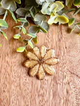 Charger l'image dans la galerie, Broche marguerite 🌼 (jaune doré)