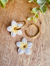 Charger l'image dans la galerie, Duo de pépites fleurs de Tiaré 🌺 (crème cœur jaune)