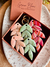Charger l'image dans la galerie, Kit/Cadeau « duo de pépites marbrées  » - 3 pampilles + créoles (menthe-rose pale-rose-doré)