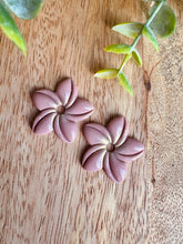 Charger l'image dans la galerie, Duo de pépites fleurs de Tiaré 🌺 (vieux rose cœur doré)