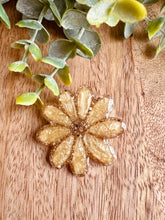 Charger l'image dans la galerie, Broche marguerite 🌼 (jaune doré)