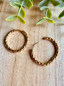 Créoles martelées rondes (24-mm/dorees)