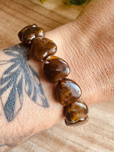 Charger l&#39;image dans la galerie, Bracelet MARRON « coeurs » - Taille M