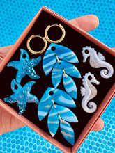 Charger l'image dans la galerie, Kit/Cadeau « duo de pépites » - 3 pampilles + créoles (bleu-crème-doré)