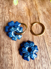 Charger l'image dans la galerie, Duo de pépites doubles mini fleurs (bleu jean)
