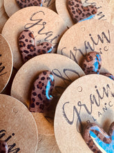 Charger l'image dans la galerie, Pin’s en polymère Léo