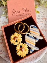 Charger l'image dans la galerie, Kit/Cadeau « duo de pépites » - 2 pampilles + créoles- (bleu-jaune -doré)