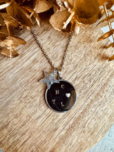 Charger l&#39;image dans la galerie, Collier médaillon personnalisé