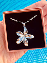 Charger l'image dans la galerie, Collier fleur haïtienne argenté