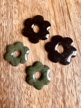 Charger l'image dans la galerie, Duo de pépites doubles mini fleurs (noire vert)