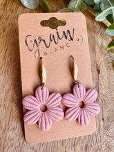 Charger l'image dans la galerie, Les fleurs polymères (rose claire)