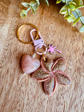 Charger l'image dans la galerie, Bijou de sac / porte-clés (rose)
