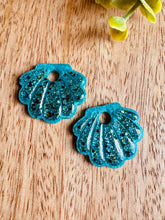 Charger l'image dans la galerie, Duo de pépites coquillage (turquoise paillettes)