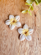 Charger l'image dans la galerie, Duo de pépites fleurs de Tiaré 🌺 (crème cœur jaune)