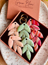 Charger l'image dans la galerie, Kit/Cadeau « duo de pépites marbrées  » - 3 pampilles + créoles (menthe-rose pale-rose-doré)
