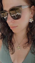 Charger l'image dans la galerie, Collier fleur haïtienne doré