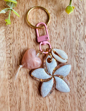 Charger l'image dans la galerie, Bijou de sac / porte-clés (rose)