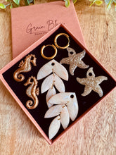 Charger l'image dans la galerie, Kit/Cadeau « duo de pépites » - 3 pampilles + créoles(crème -noisette-doré)