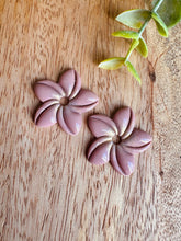 Charger l'image dans la galerie, Duo de pépites fleurs de Tiaré 🌺 (vieux rose cœur doré)
