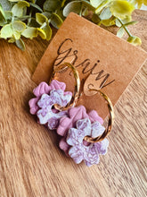 Charger l'image dans la galerie, Créoles &amp; doubles fleurs (fleurs &amp; doux rose)